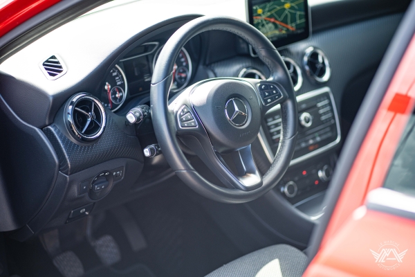 Mercedes GLA 180 INTUITION 