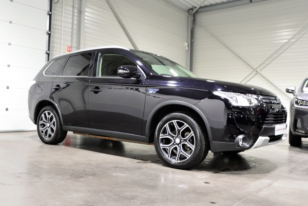Mitsubishi OUTLANDER PHEV HYBRIDE RECHARGEABLE INSTYLE SPORT